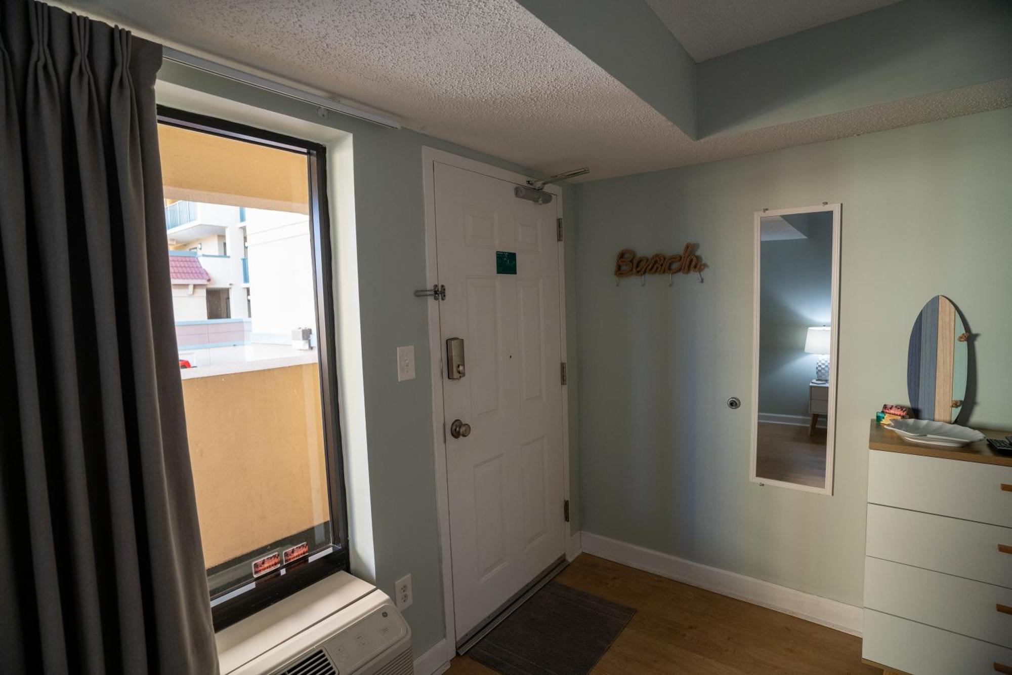 Oceanview Condo With Pool, Hot Tub, Balcony, Right On The Beach Myrtle Beach Kültér fotó